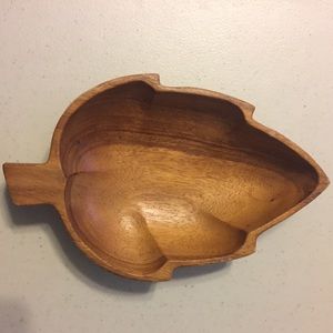 BOWL - wooden bowl on leaf shape
